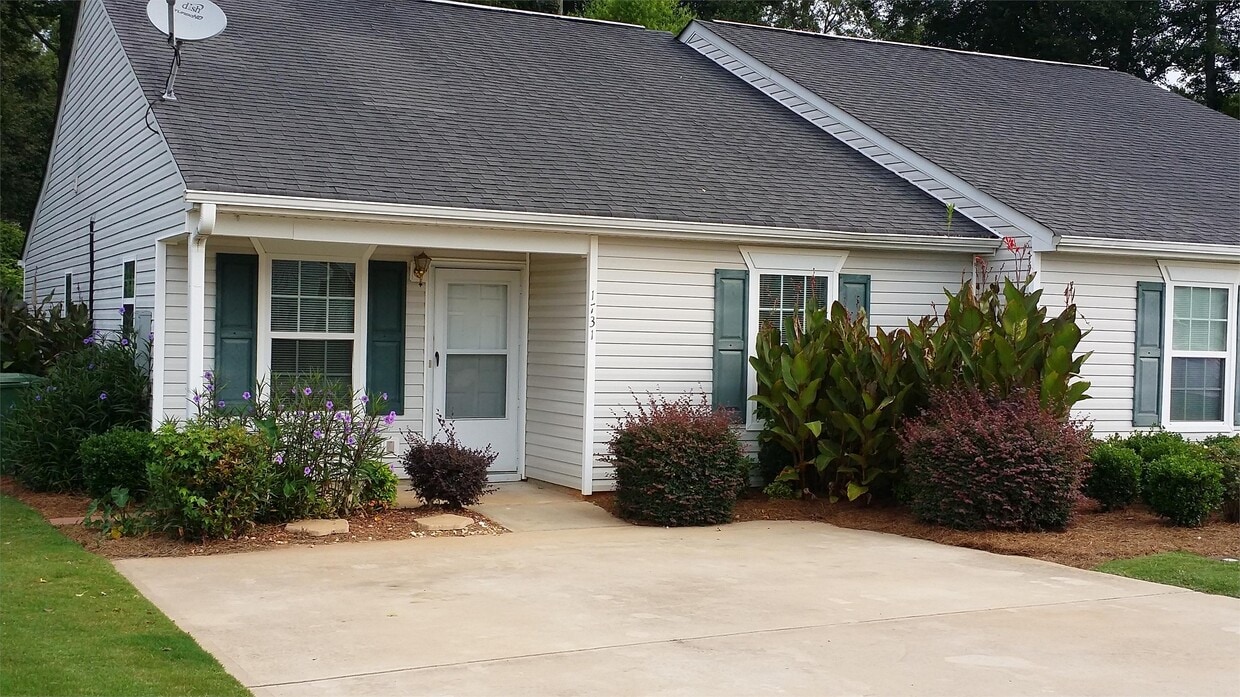 Foto principal - 1731 Summerwoods Ln