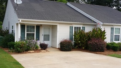 Building Photo - 1731 Summerwoods Ln