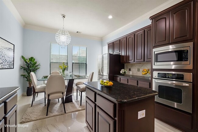 Building Photo - 3019 Royal Oaks Grove