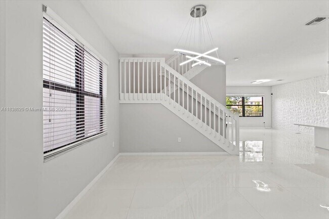 Foto del edificio - 635 NE 191st Terrace