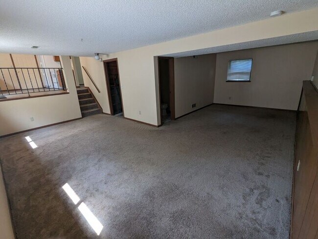 Building Photo - 5851 Meadowhurst Way