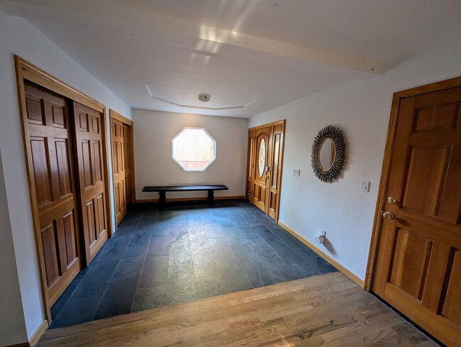 Building Photo - 11924 Skislope Way