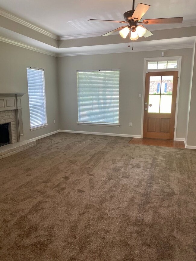 Building Photo - Beautiful 3/2 Home in Lake Azalea Subdivis...