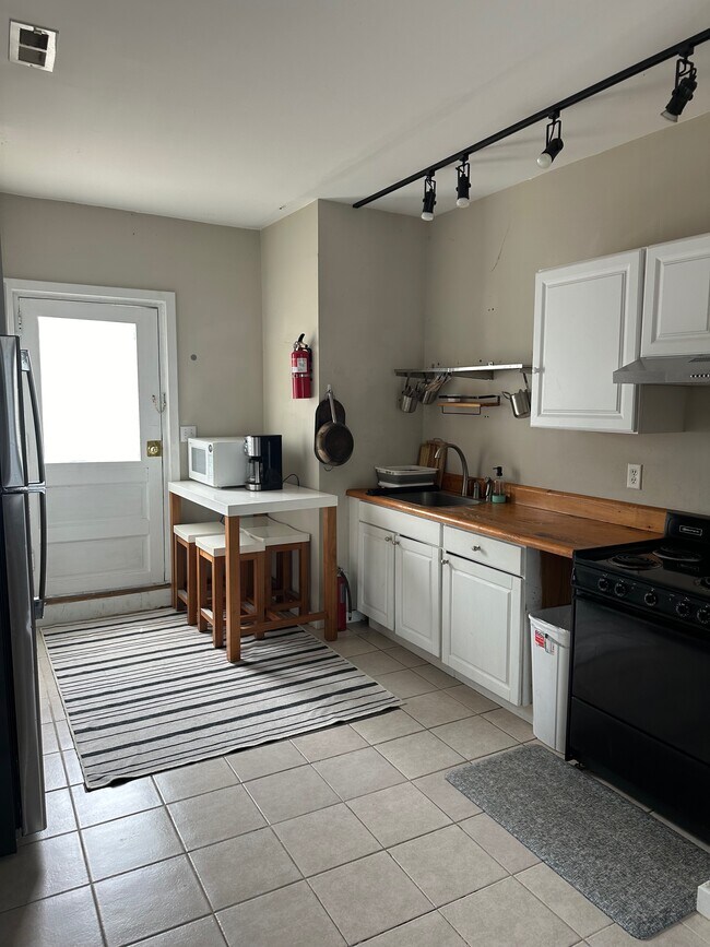 Foto del edificio - 320 Randolph Ave