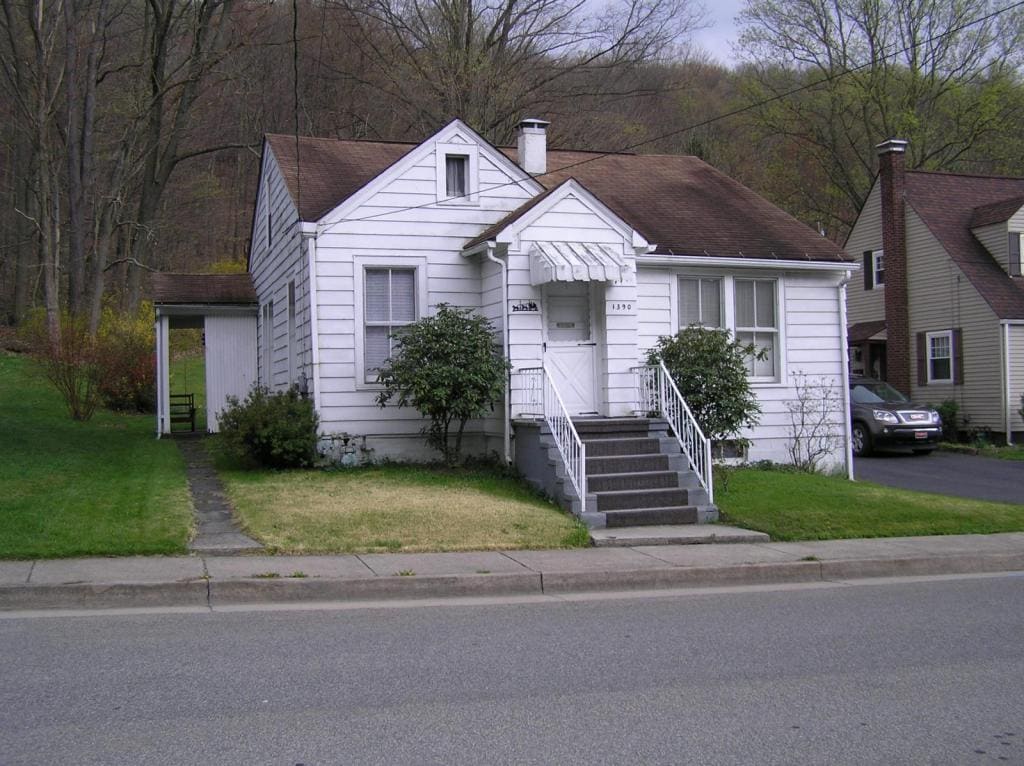 Primary Photo - 1390 Solomon St