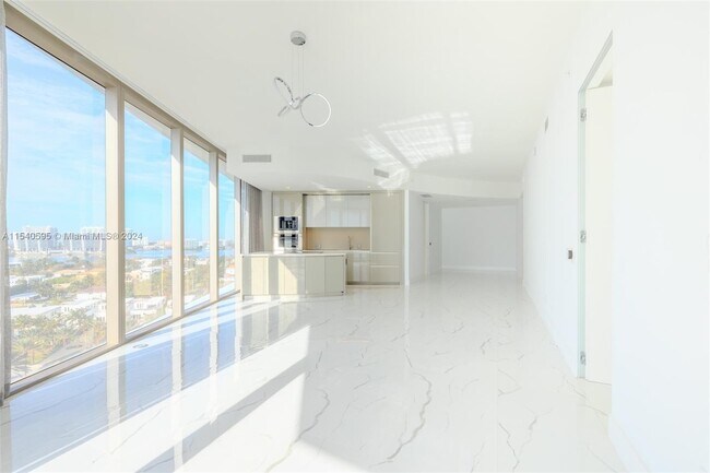 Foto del edificio - 18975 Collins Ave