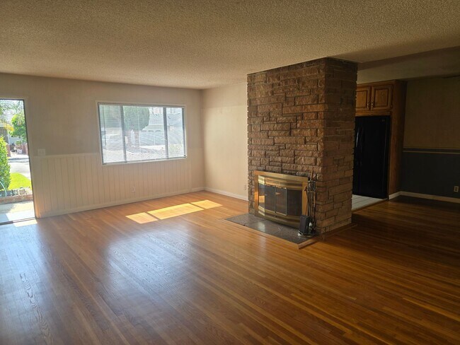 Foto del edificio - Spacious Single Family Home in Garden Grove for Lease