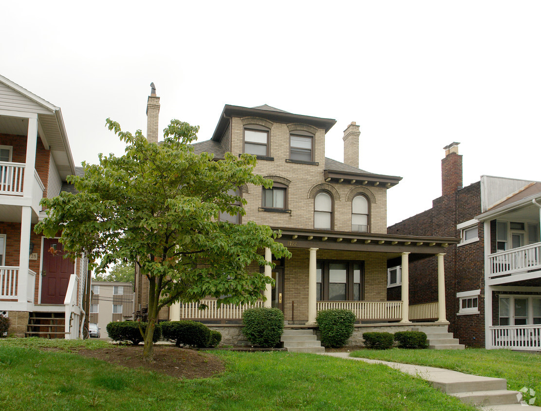 Building Photo - 1722 Summit St