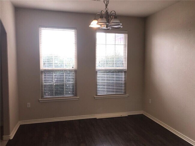 Building Photo - 461 Novarra Dr