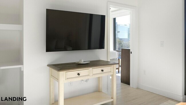 Building Photo - 1007 S Mint St