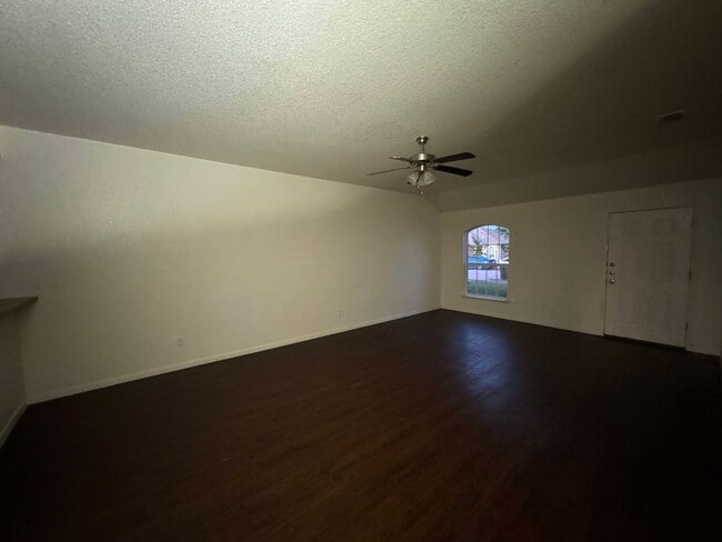 Foto del edificio - 4707 Waterproof Dr