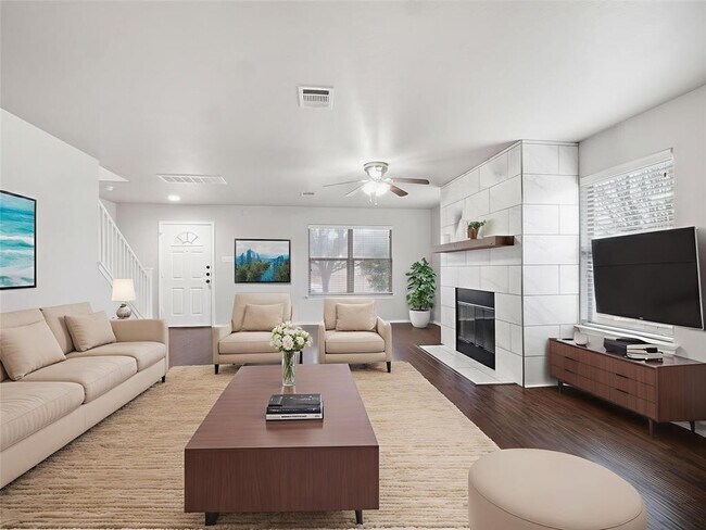 Foto del edificio - 4901 Woodstock Dr