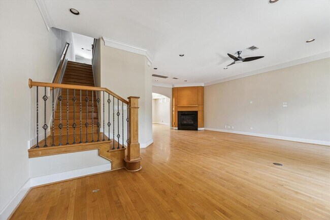 Building Photo - 5512 Val Verde St