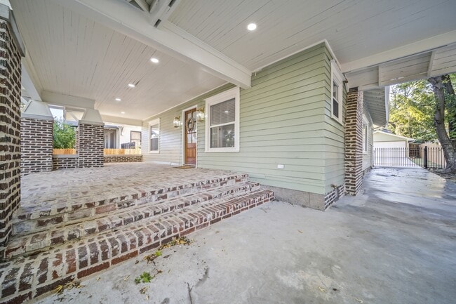 Building Photo - 546 N Santa Fe Ave