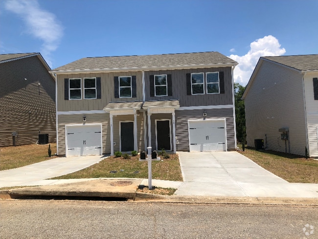 Building Photo - 448 Oakwood Dr NW