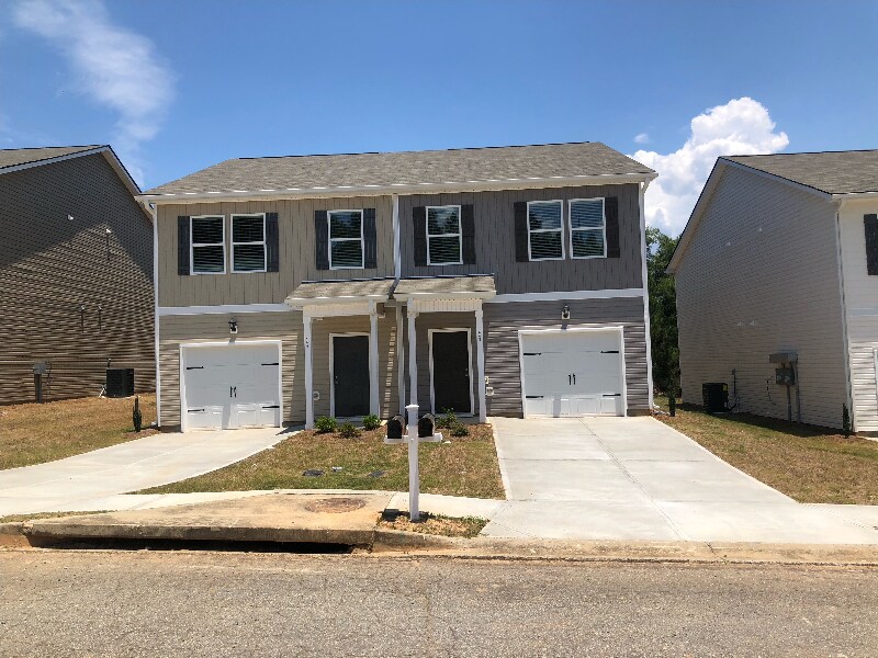 Foto principal - 448 Oakwood Dr NW