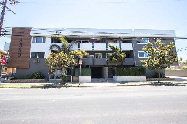 Foto del edificio - 6350 Willoughby Ave