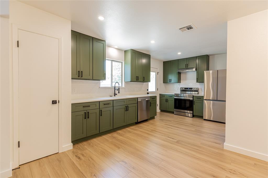 Building Photo - 2106 Homedale Dr