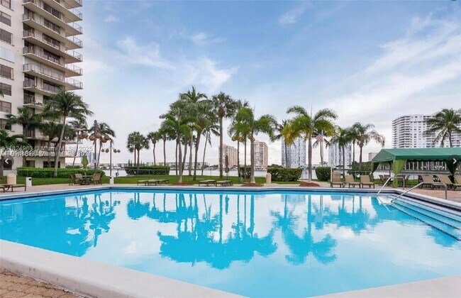 Foto del edificio - 18181 NE 31st Ct