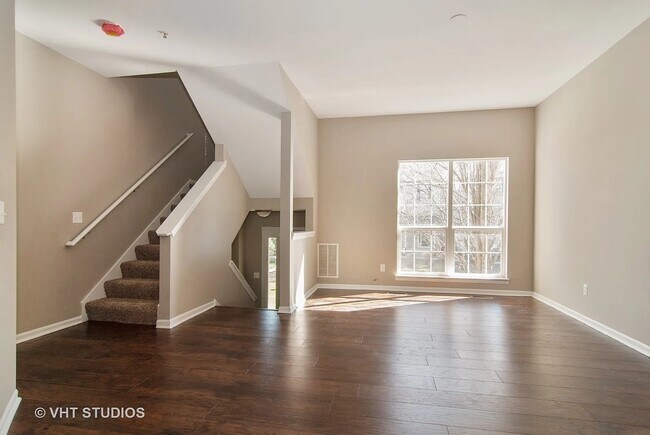 Foto del edificio - 1325 Chestnut Ln