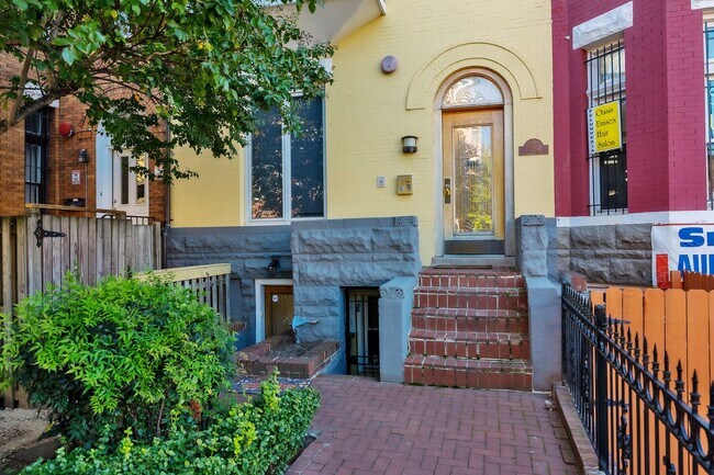 Foto del edificio - Charming & Spacious 2 BD, 2 BA in Columbia...