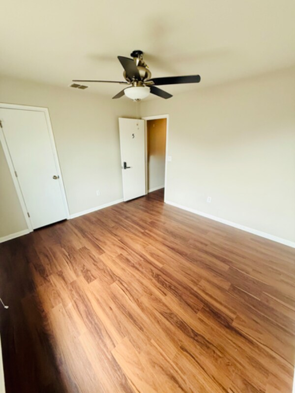Foto del edificio - 400 Eagle Brook Ln