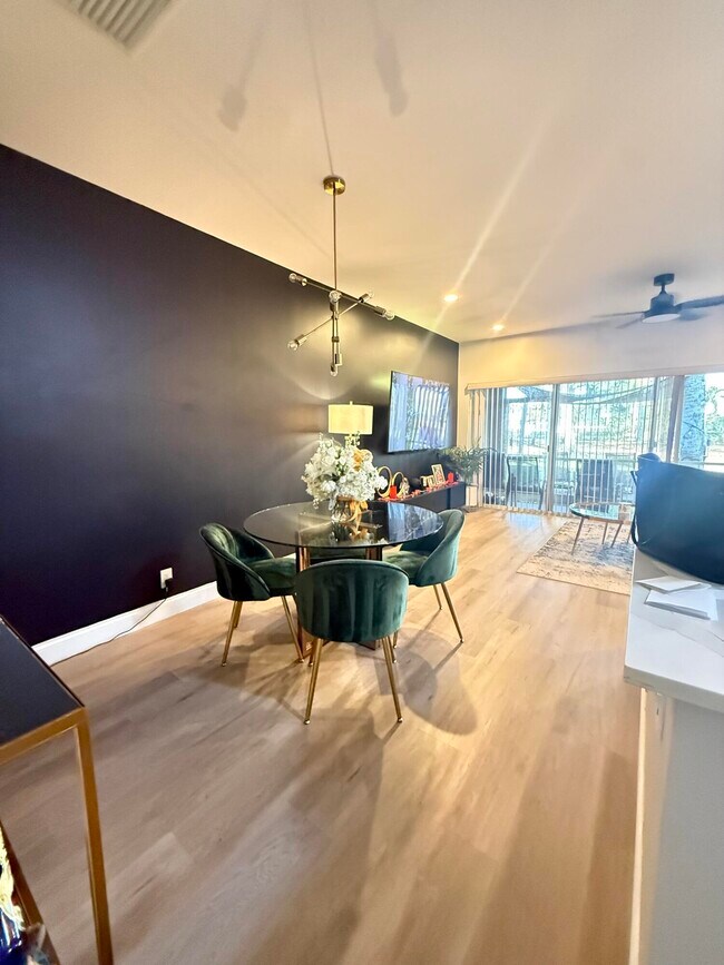 Foto del edificio - 6848 Brook Hollow Rd