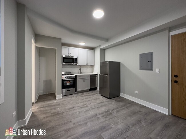 Building Photo - 501 W Belmont Ave