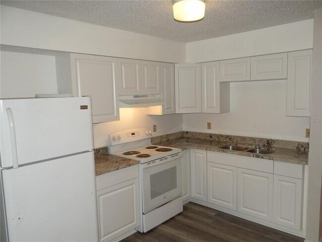 Foto del edificio - 9816 N 12th St