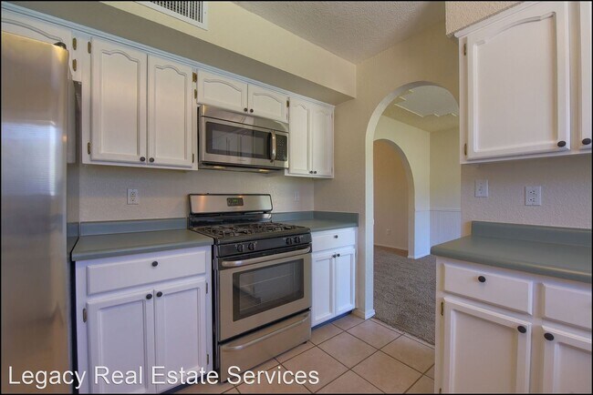 Building Photo - 4 br, 2.5 bath House - 1428 Black Ridge