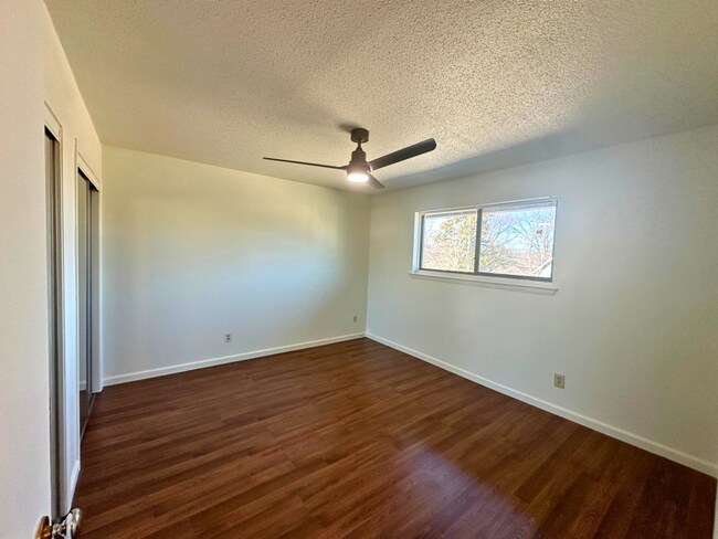 Building Photo - 5221 Bonita Ave