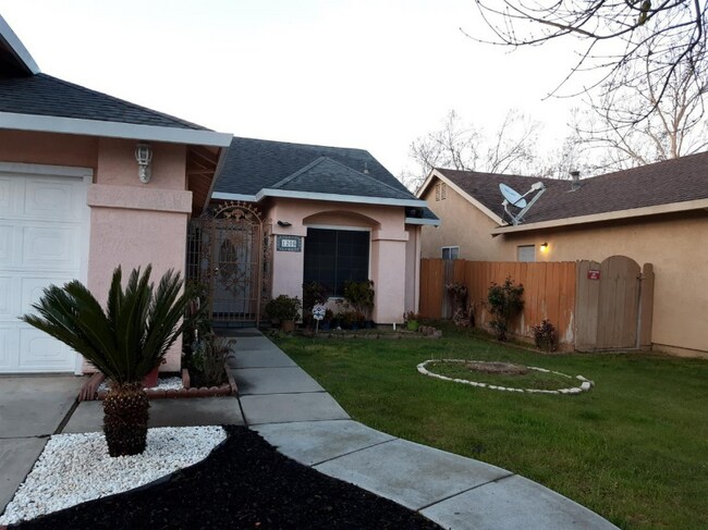 Building Photo - 1205 Cribari Dr