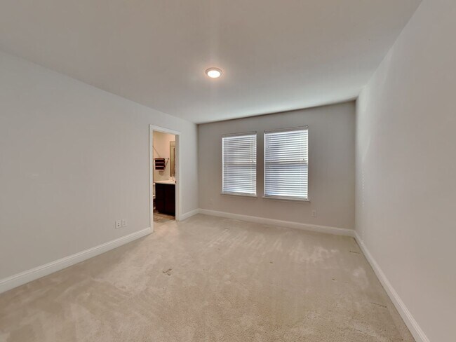 Foto del edificio - Your Dream 3-Story Home Awaits with $500 O...