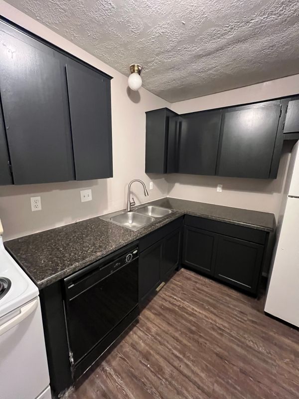 Building Photo - 2719 Sprucewood