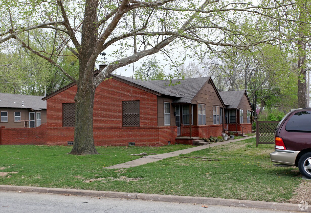 Primary Photo - 1320-1336 E 36th Pl