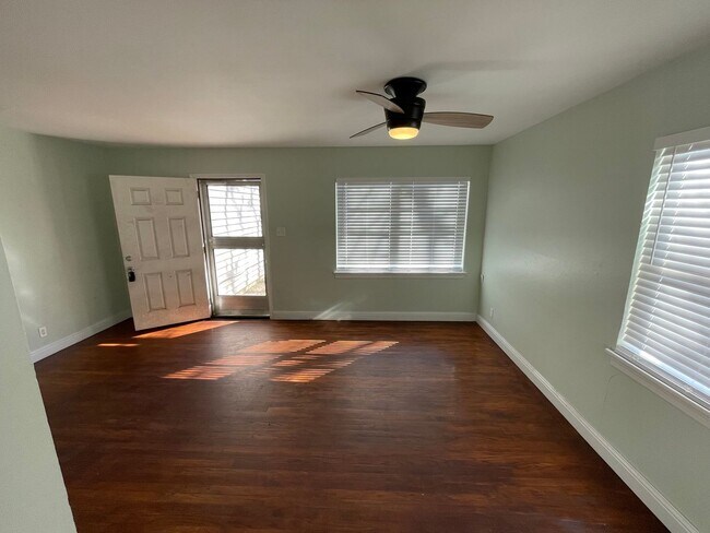 Building Photo - Fully Remodeled House in Sunset Acres