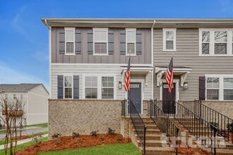 Building Photo - 13861 Hill St