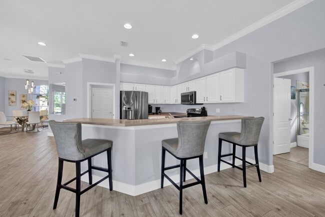 Foto del edificio - SINGLE FAMILY HOME IN STONEYBROOK IN ESTERO.