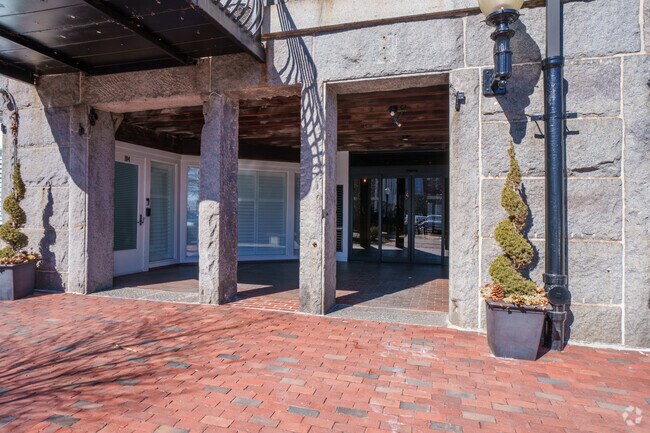 Entrada - Union Wharf