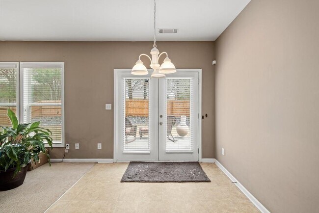 Foto del edificio - 2451 Southhaven Ln
