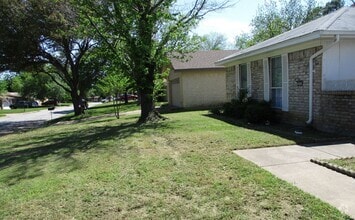 Building Photo - 3625 Stephenson Dr