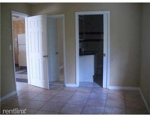 Foto del edificio - 3 br, 2 bath House - 6201 Broadview Blvd