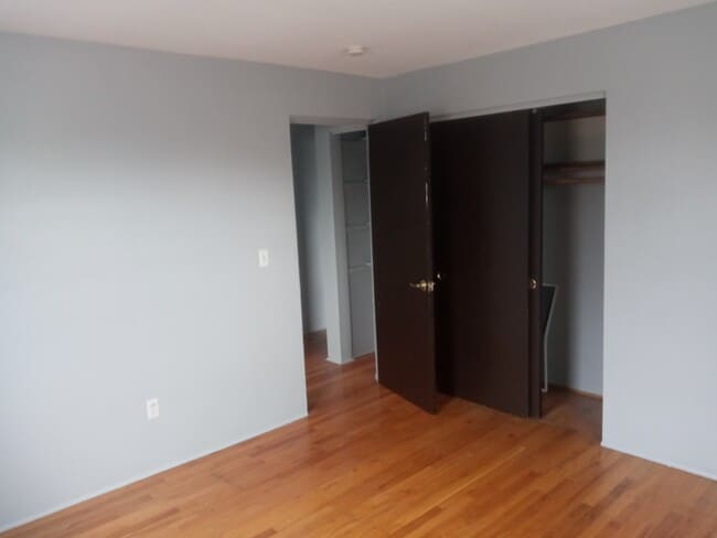 Foto del edificio - 5886 Shadymist Ln