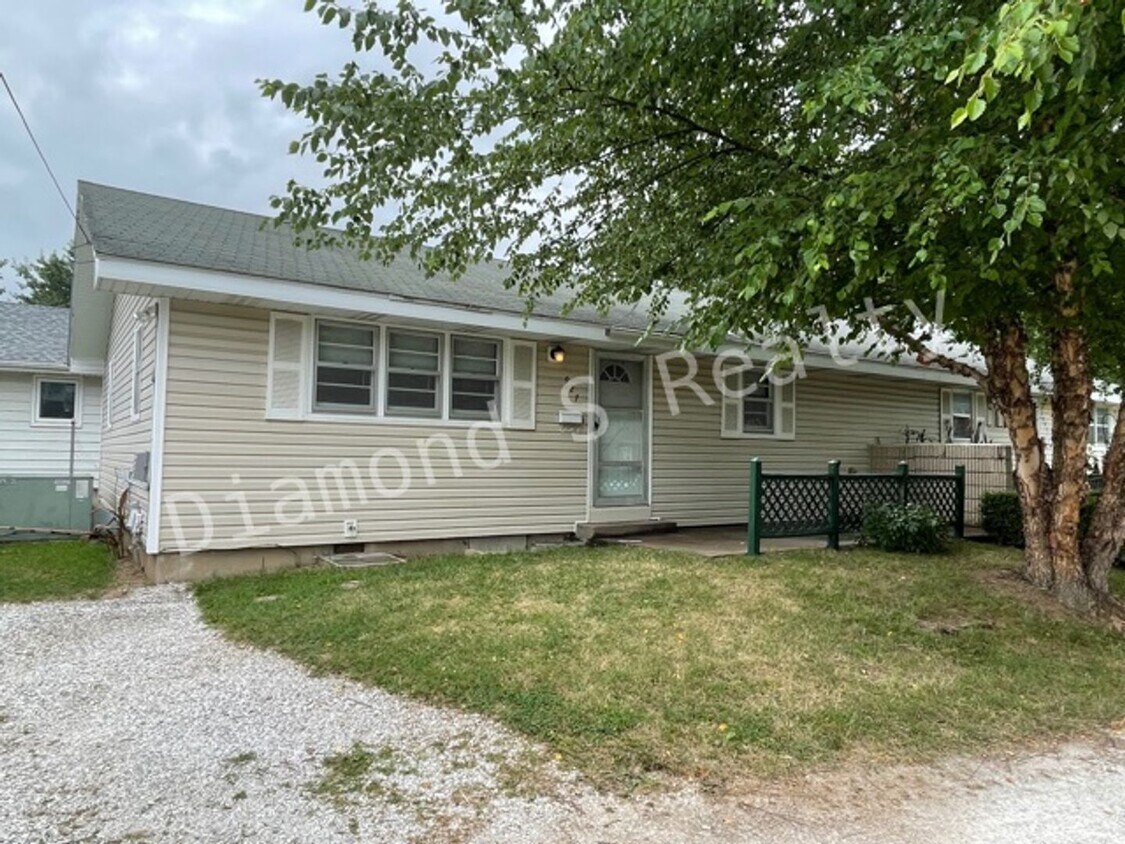 Primary Photo - Adorable 2 Bedroom Available Early September!