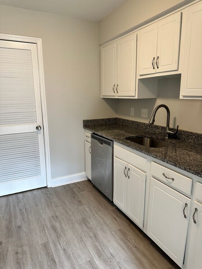 Foto del edificio - 2 bedroom condo in Sonoma Woods! Available...