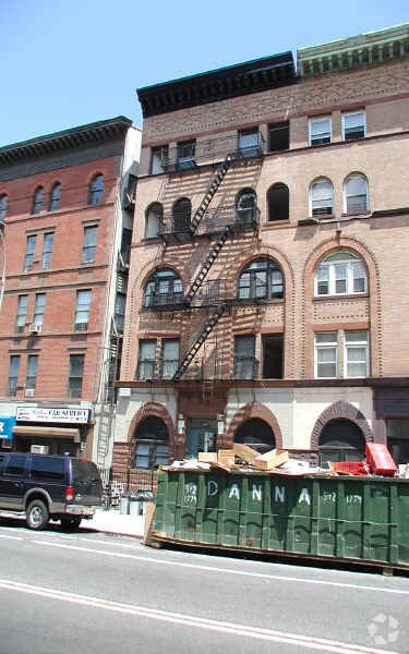 Foto del edificio - 206 Saint Nicholas Ave