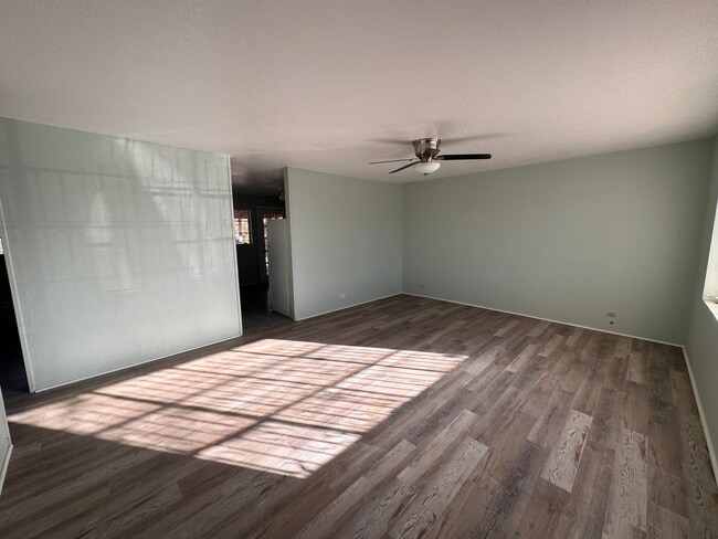 Building Photo - Fresh paint and floor!