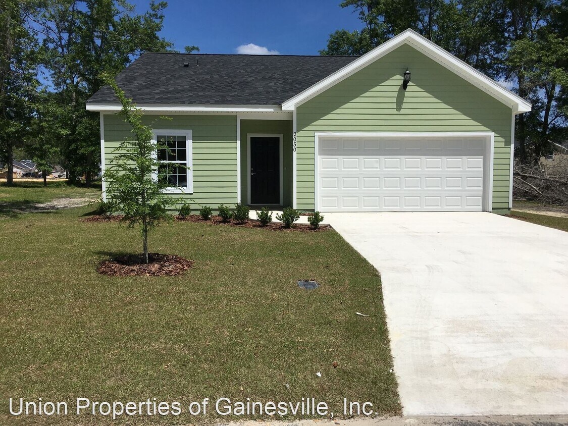 3 br, 2 bath House 2050 NW 76 Place House Rental in Gainesville, FL