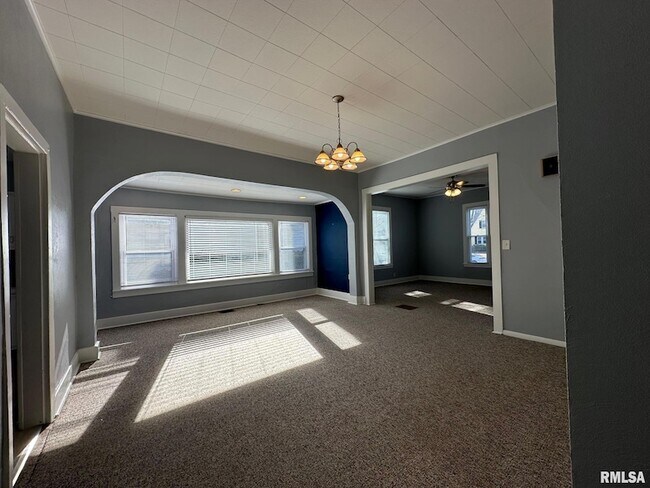 Building Photo - 146 N State St