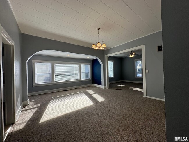 Foto del edificio - 146 N State St